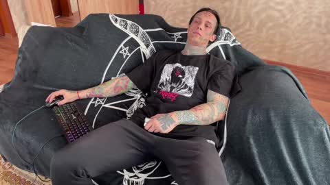 Snapshot of tommy__gun_ chatting on 02/02/25, 07:41 Tommy and Katana online show from 02/02/25, 07:41