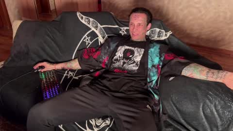 Snapshot of tommy__gun_ chatting on 02/02/25, 04:32 Tommy and Katana online show from 02/02/25, 04:32