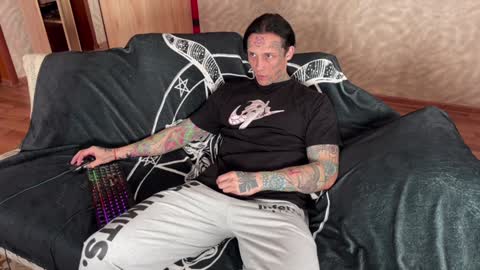 Snapshot of tommy__gun_ chatting on 02/04/25, 10:10 Tommy and Katana online show from 02/04/25, 10:10