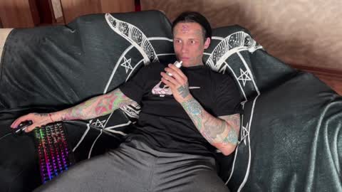 Snapshot of tommy__gun_ chatting on 02/04/25, 04:39 Tommy and Katana online show from 02/04/25, 04:39