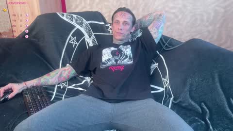 Snapshot of tommy__gun_ chatting on 02/08/25, 12:28 Tommy and Katana online show from 02/08/25, 12:28