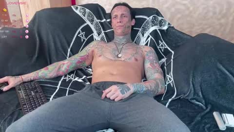 Snapshot of tommy__gun_ chatting on 02/10/25, 11:04 Tommy and Katana online show from 02/10/25, 11:04