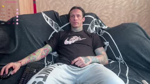 Snapshot of tommy__gun_ chatting on 02/18/25, 06:04 Tommy and Katana online show from 02/18/25, 06:04