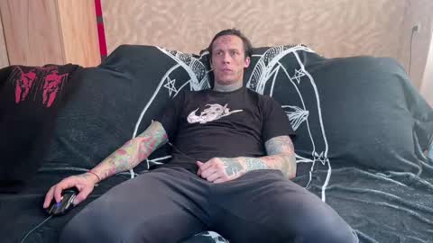 Snapshot of tommy__gun_ chatting on 02/28/25, 05:37 Tommy and Katana online show from 02/28/25, 05:37