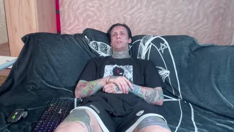 Snapshot of tommy__gun_ chatting on 03/06/25, 01:03 Tommy and Katana online show from 03/06/25, 01:03