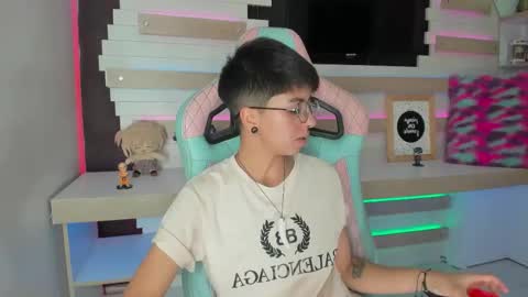 Blue  online show from 12/04/25, 08:06