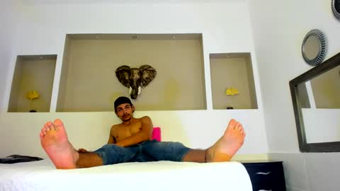 Snapshot of tommy_kurtt chatting on 11/07/25, 02:17 Tommy online show from 11/07/25, 02:17