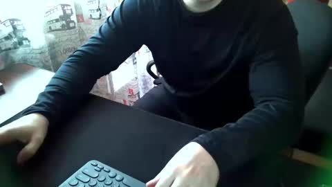 Tommi Li online show from 01/07/25, 07:20