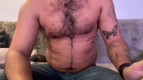 Snapshot of tommyjay32 chatting on 11/18/25, 02:43 tommyjay32 online show from 11/18/25, 02:43