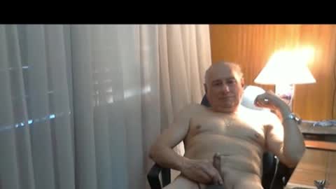 Snapshot of tommylecock chatting on 03/02/25, 12:42 tommylecock online show from 03/02/25, 12:42