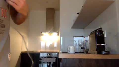 Snapshot of tommyx01 chatting on 02/06/25, 07:24 Thomas Fit online show from 02/06/25, 07:24