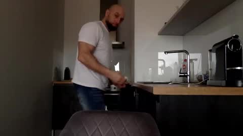 Snapshot of tommyx01 chatting on 02/23/25, 01:21 Thomas Fit online show from 02/23/25, 01:21