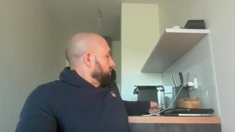 Snapshot of tommyx01 chatting on 09/17/25, 05:53 Thomas Fit online show from 09/17/25, 05:53