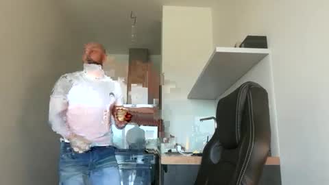 Snapshot of tommyx01 chatting on 10/01/25, 10:21 Thomas Fit online show from 10/01/25, 10:21