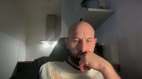 Snapshot of tommyx01 chatting on 10/08/25, 04:48 Thomas Fit online show from 10/08/25, 04:48