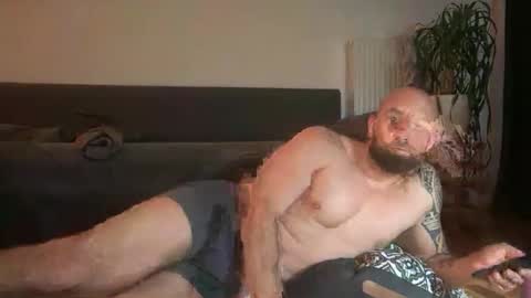 Snapshot of tommyx01 chatting on 10/16/25, 08:32 Thomas Fit online show from 10/16/25, 08:32