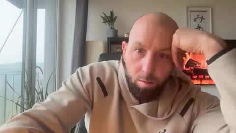 Snapshot of tommyx01 chatting on 10/22/25, 06:46 Thomas Fit online show from 10/22/25, 06:46