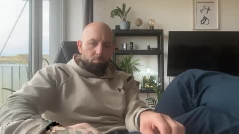 Snapshot of tommyx01 chatting on 10/24/25, 07:05 Thomas Fit online show from 10/24/25, 07:05