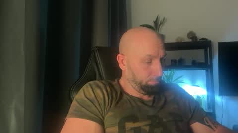 Snapshot of tommyx01 chatting on 10/28/25, 08:22 Thomas Fit online show from 10/28/25, 08:22