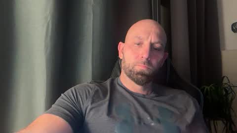 Snapshot of tommyx01 chatting on 10/30/25, 09:48 Thomas Fit online show from 10/30/25, 09:48