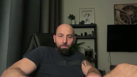 Snapshot of tommyx01 chatting on 11/14/25, 09:46 Thomas Fit online show from 11/14/25, 09:46