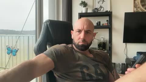 Snapshot of tommyx01 chatting on 11/16/25, 09:48 Thomas Fit online show from 11/16/25, 09:48