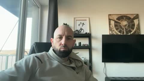 Snapshot of tommyx01 chatting on 11/19/25, 07:41 Thomas Fit online show from 11/19/25, 07:41