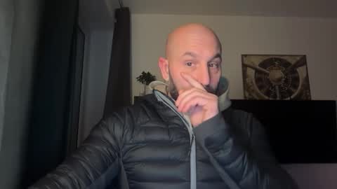 Snapshot of tommyx01 chatting on 11/23/25, 05:57 Thomas Fit online show from 11/23/25, 05:57