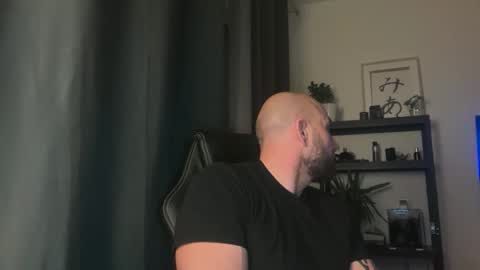 Snapshot of tommyx01 chatting on 11/26/25, 09:38 Thomas Fit online show from 11/26/25, 09:38