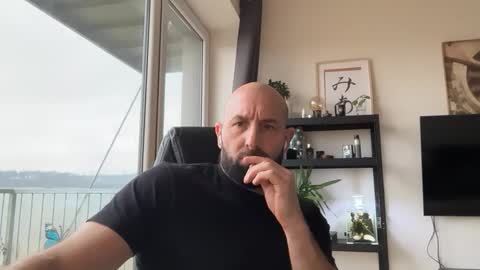 Snapshot of tommyx01 chatting on 12/04/25, 10:24 Thomas Fit online show from 12/04/25, 10:24