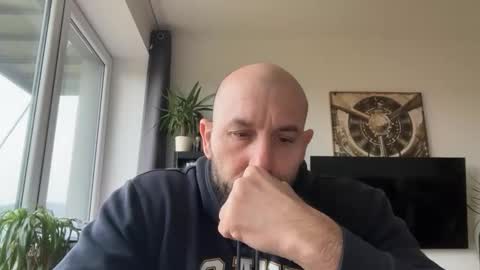 Snapshot of tommyx01 chatting on 12/15/25, 08:51 Thomas Fit online show from 12/15/25, 08:51