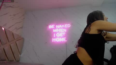 Snapshot of tomoe_b chatting on 01/14/25, 03:11 leyla online show from 01/14/25, 03:11