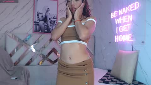 Snapshot of tomoe_b chatting on 01/15/25, 03:33 leyla online show from 01/15/25, 03:33