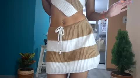 Snapshot of tomoe_b chatting on 01/19/25, 05:58 leyla online show from 01/19/25, 05:58