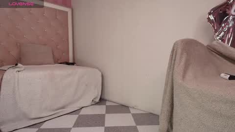 Snapshot of tomoe_b chatting on 02/08/25, 08:53 leyla online show from 02/08/25, 08:53