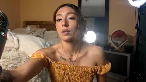 Snapshot of tomoe_b chatting on 03/12/25, 12:20 leyla online show from 03/12/25, 12:20