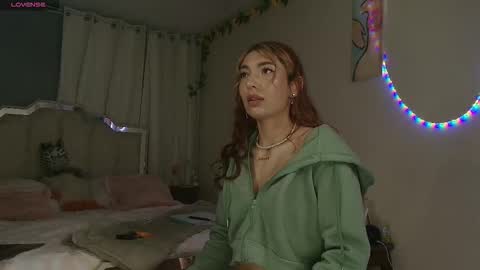 Snapshot of tomoe_b chatting on 09/23/25, 08:39 leyla online show from 09/23/25, 08:39