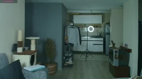 Snapshot of tomoe_b chatting on 09/27/25, 07:02 leyla online show from 09/27/25, 07:02