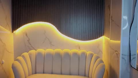 Snapshot of tomoe_b chatting on 11/28/25, 04:15 leyla online show from 11/28/25, 04:15