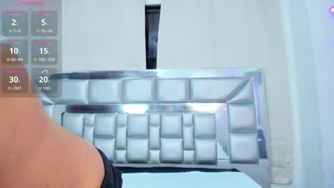 Hillary Thompson online show from 04/22/26, 01:12