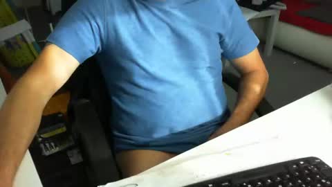 Snapshot of tomtom02029 chatting on 10/15/25, 09:31 Tom online show from 10/15/25, 09:31