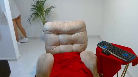 tomy337271 online show from 12/04/25, 04:27