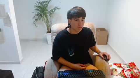 tomy337271 online show from 12/15/25, 03:05