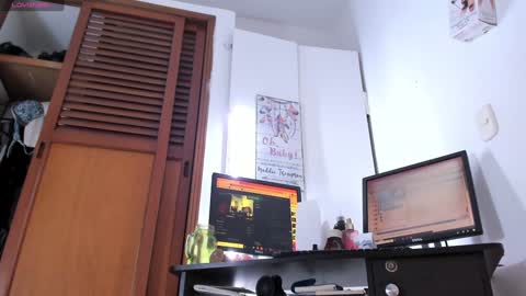 Snapshot of ton_amourrx chatting on 01/16/25, 01:16 lady blue online show from 01/16/25, 01:16