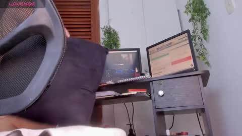 Snapshot of ton_amourrx chatting on 02/21/26, 11:00 lady blue online show from 02/21/26, 11:00