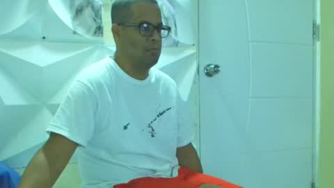 Antonio online show from 02/15/25, 12:43