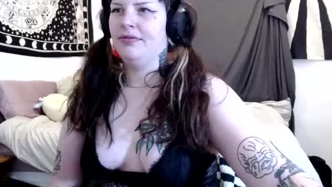 Snapshot of tonkawilde chatting on 12/02/24, 07:16 Tonka Wilde online show from 12/02/24, 07:16