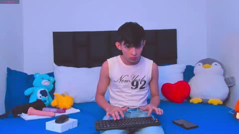 Snapshot of tonny_twink_ chatting on 03/05/25, 06:54 Tonny online show from 03/05/25, 06:54