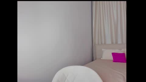 Snapshot of tony_and_alice chatting on 12/30/24, 02:08 Tony and Alice online show from 12/30/24, 02:08