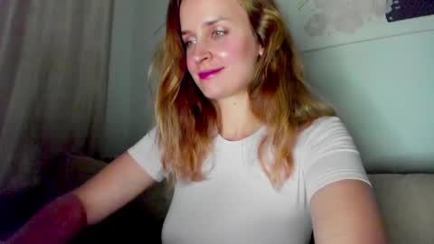 Snapshot of tony_and_alice chatting on 09/21/25, 07:48 Tony and Alice online show from 09/21/25, 07:48